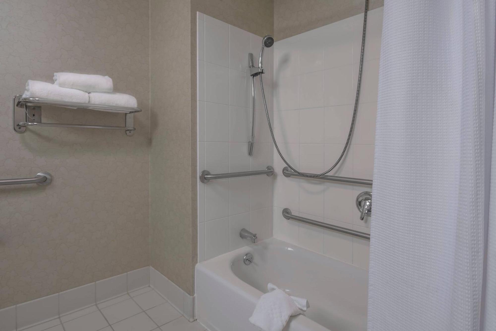 Springhill Suites Devens Common Center Exterior foto